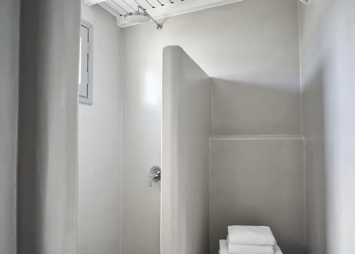 Whitelist Fabrika In Mykonos Town